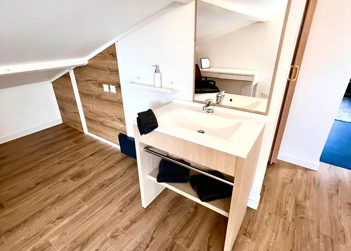 Duplex Moderne 5 Pieces Standing Parking